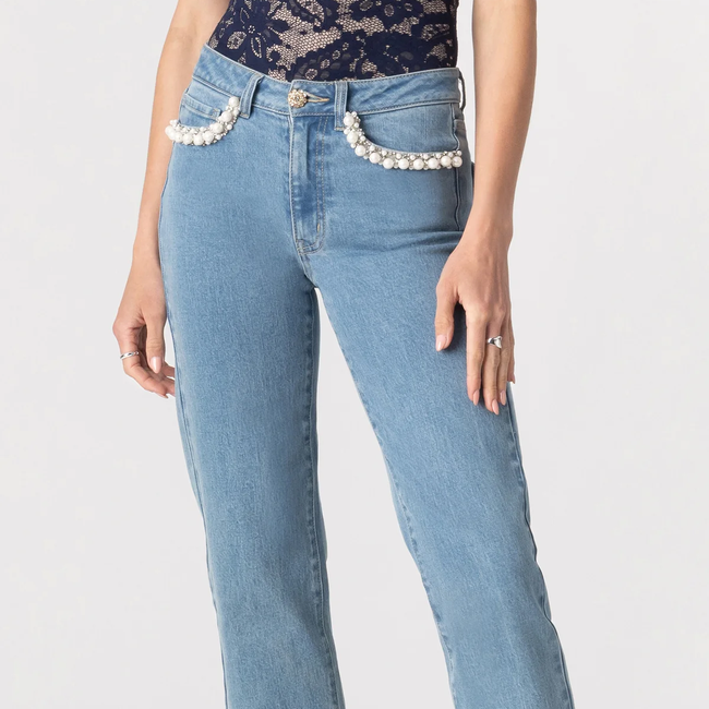 F25_GigiLaceBodysuit_Dusk.Beige_BaylorPearl.CrystalJeans_StarLightBlue_3.webp