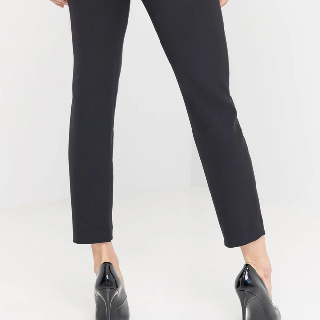 F25_LonnyCrepePants_Black_VeralliLeoBlouse_Leopardess7.webp