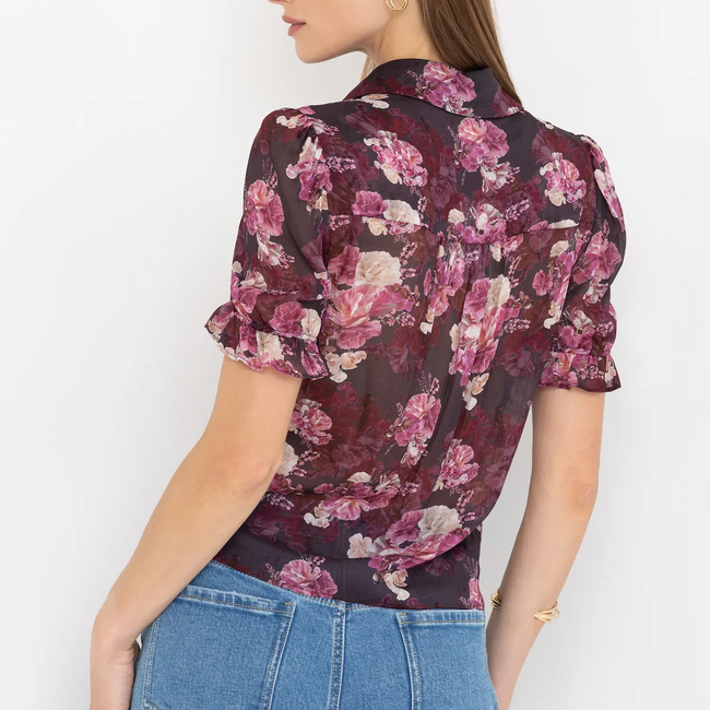 F25_MinaFloralGGTShirt_BurgundyFleurMulti_RylandDenimJeans_StarLightBlue3.webp