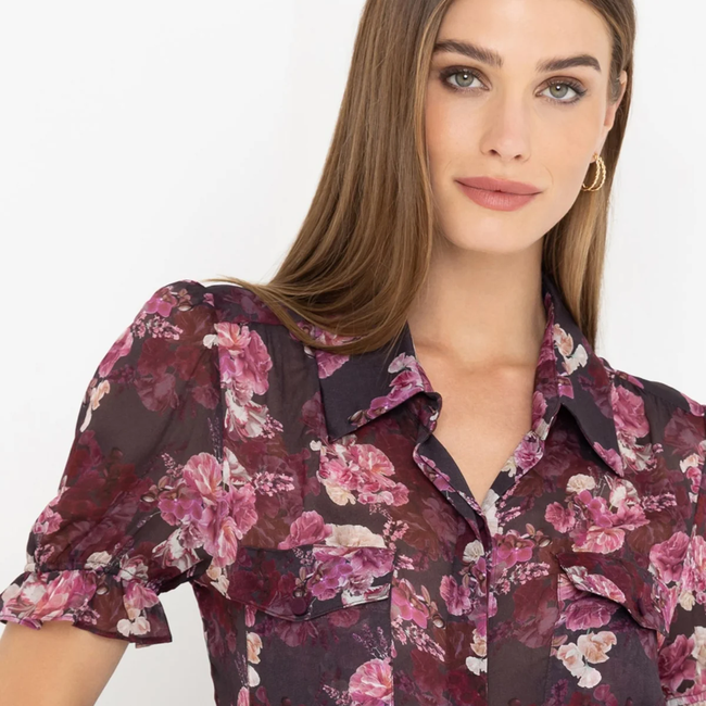 F25_MinaFloralGGTShirt_BurgundyFleurMulti_RylandDenimJeans_StarLightBlue1.webp