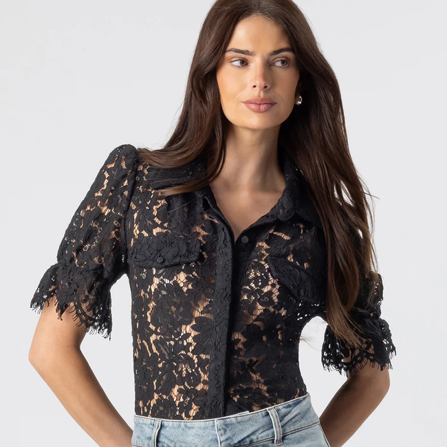 F25_MinaLaceShirt_Black_RaquelDenimPants_LightBlue1.webp