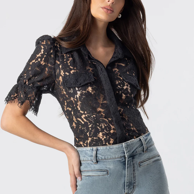 F25_MinaLaceShirt_Black_RaquelDenimPants_LightBlue4.webp