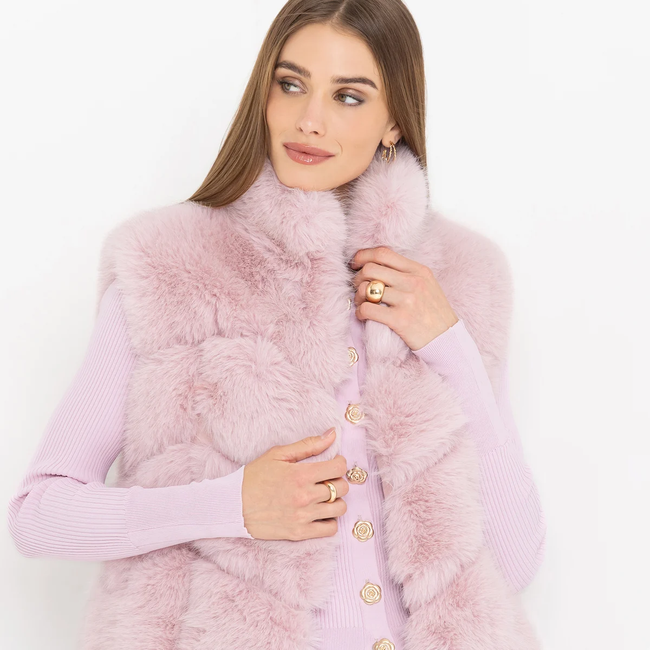 F25_RosarioFauxFurVest_balletSlipper_CarterRibCardigan_Pink_RylandDenimJeans_StarLt.Blue3.webp