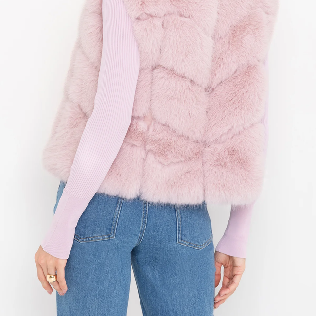 F25_RosarioFauxFurVest_balletSlipper_CarterRibCardigan_Pink_RylandDenimJeans_StarLt.Blue4.webp