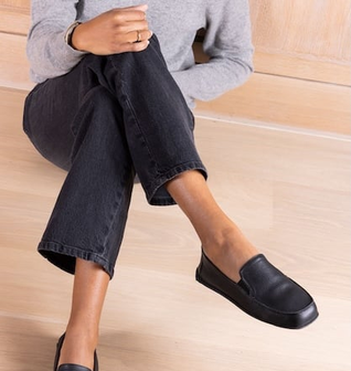 Falira in Black Lamba