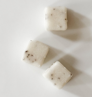 Baya body scrub cubes