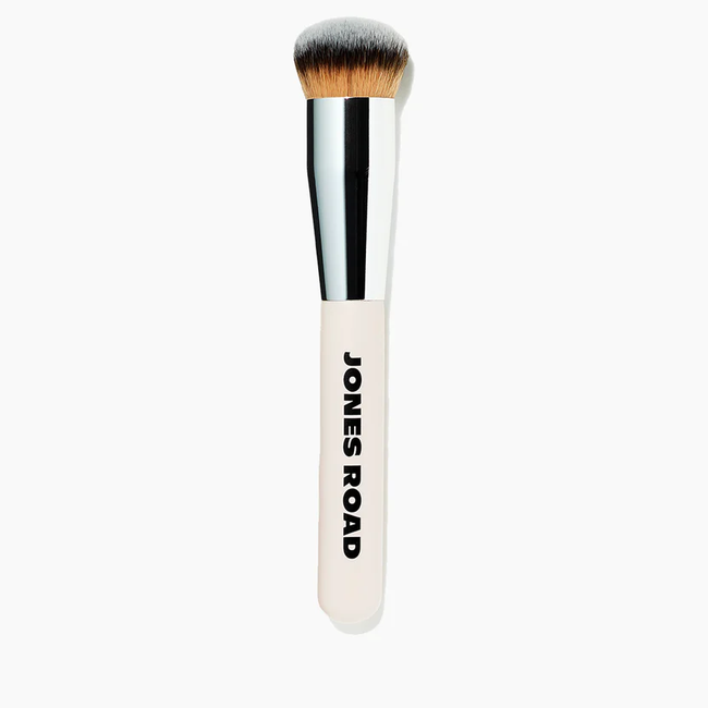 JonesRoad_EverythingBrush_01.webp