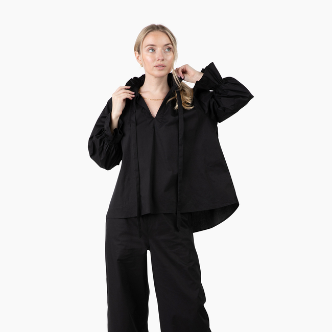 Juliette Set Midnight 3.jpg