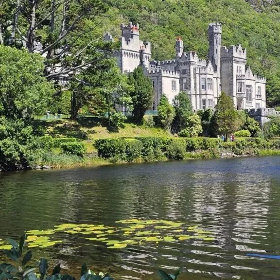 Kylemore-Abbey-Connemara-National-Park-Co-Galway_master-1-768x576.webp