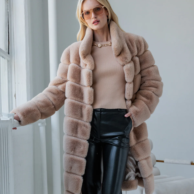 Leiber.beige_Lynette.black_Christie.beige-1787crop.webp