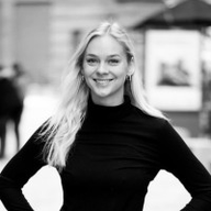 Martine Headshot.jfif