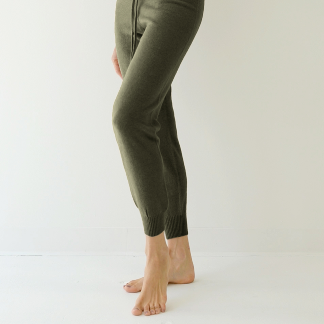 Pianissimo_cashmere lounge pants_loden (3).jpg