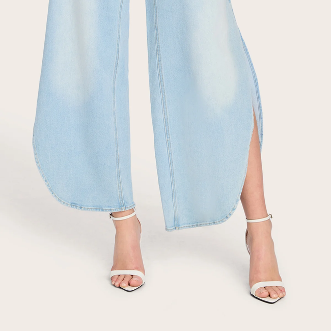 REMA_FLORAL_KEIKO_BLUE_0027_f8582049-b01c-44e4-af13-eb62f5a768d7.webp