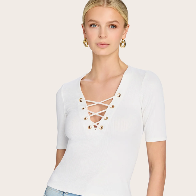 REN_WHITE_EROS_BLUE_0010.webp
