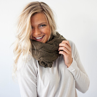 Women's Cable Knit Infinity Scarf