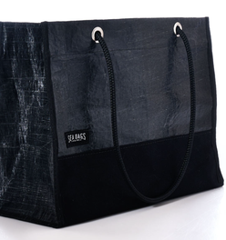 Black-on-Black Shoreline Shopper