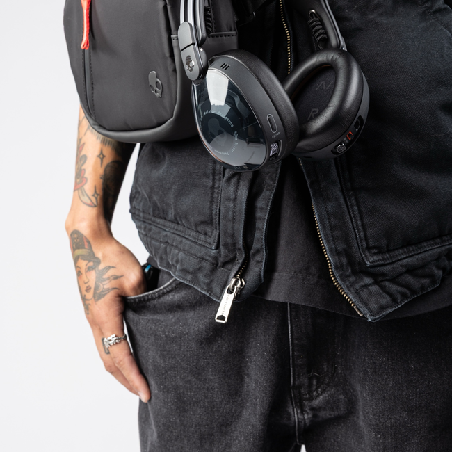 Skullcandy_Aviator_900_ANC_True_Black__Press_Images_11743.jpg