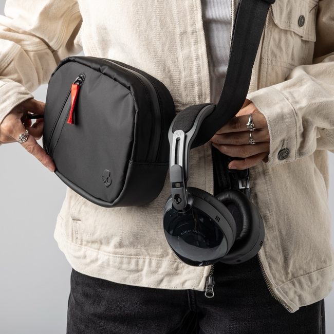 Skullcandy_Aviator_900_ANC_True_Black__Press_Images_11894.jpg