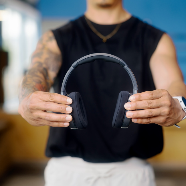 Skullcandy Crusher 540 Active lifestyle Coal copy.jpg