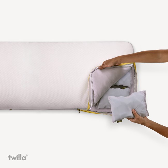 Twilla_Pod-Pillow_BODY_Adjusting_Final.jpg