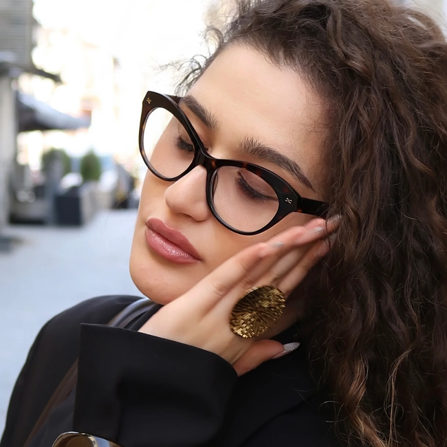 Velvet_Eyewear_Glasses_Style_Minnie_in_Tortoise.webp