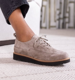 Xindra in Taupe Suede