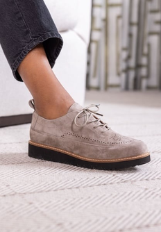 Xindra in Taupe Suede