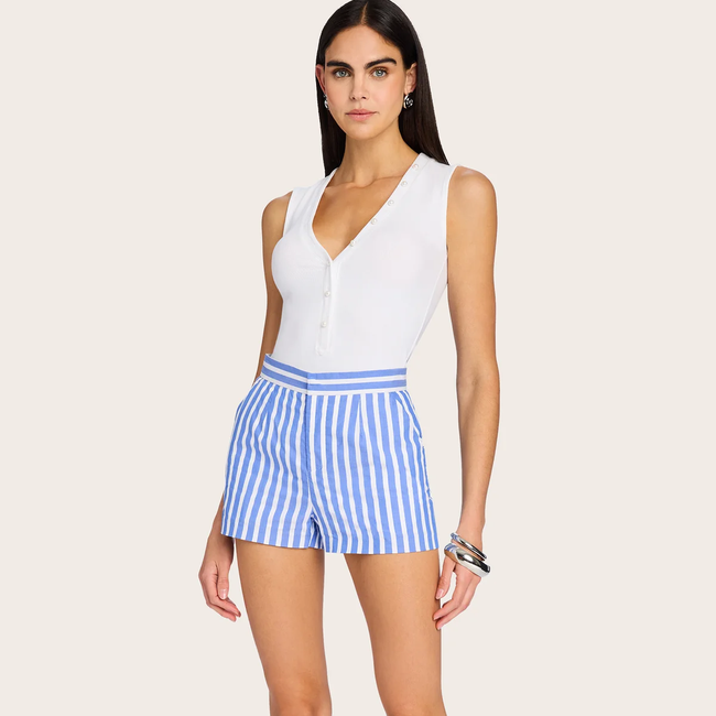 ZOELLE_WHITE_THEO_STRIPE_0007_14dc1d9a-3643-4f6e-8d23-64f2288768c4.webp