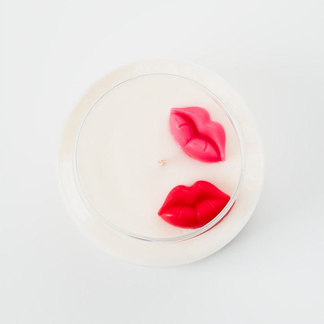 Kiss & Tell Gift Bundle: XOXO Candle, Lip Wax Melts, Velvet Rose Bath Salts-gallery-33472597164102