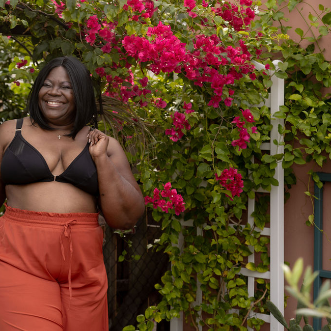 adaptive_bra_black_phyllis_smiling_flowers.jpg