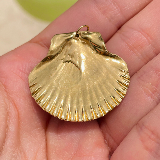 Vintage yellow 14K large textured shell pendant-gallery-54649368346939