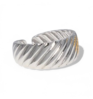 Diagonal Twist Ring