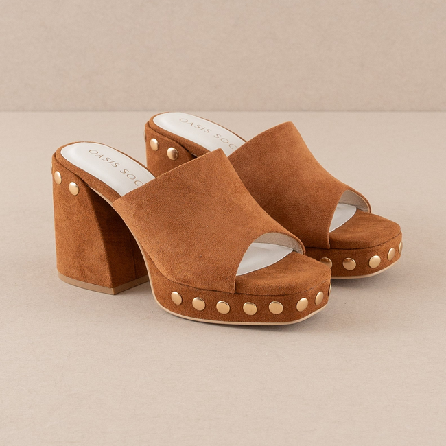 The Leona | Caramel Studded Platform Heel-gallery-36397646282929