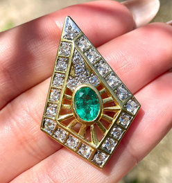 Vintage yellow 18K approx 2.25 ctw diamond and .85 ctw emerald kite shape slider pendant