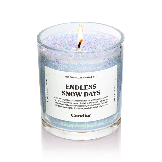 candier-endless-snow-days-christmas-scented-candle-front-lux.jpg
