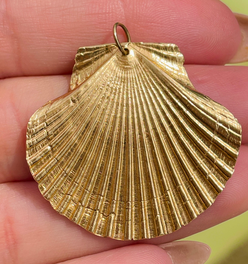 Vintage yellow 14K large textured shell pendant
