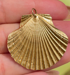 Vintage yellow 14K large textured shell pendant