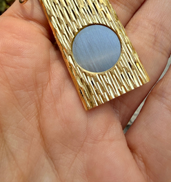 Vintage yellow 18K textured cigar cutter pendant
