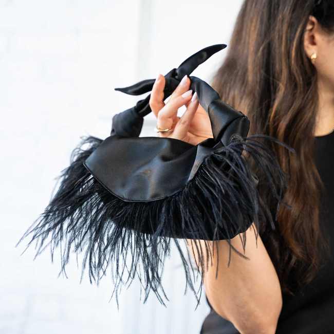 Feathered Nodo Mini Clutch in Noir-gallery-39773064790254