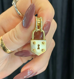 Vintage yellow 18K gold padlock pendant