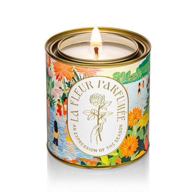 imageye___-_La-Fleur-Candier-hamoa-beach-luxury-soy-wax-candle-lit.jpg