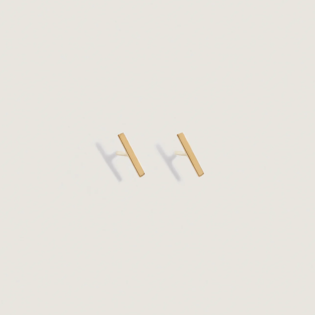 kinn_14k_gold_fine_jewelry_petite_bar_studs_2.webp