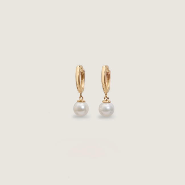 kinn_14k_gold_fine_jewelry_round_pearl_huggies_1.webp