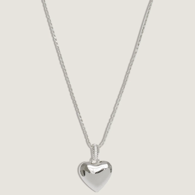kinn_14k_gold_fine_jewelry_close_to_my_heart_necklace_01_Silver_eaff513d-315e-415c-b627-36a56c10bd1d.webp