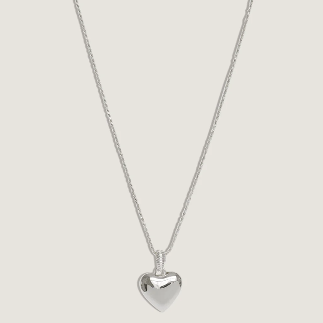 kinn_14k_gold_fine_jewelry_close_to_my_heart_necklace_01_Silver_f2ac8cd2-89aa-4471-a4d1-09d5974fab60.webp