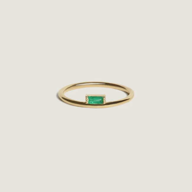 kinn_14k_gold_fine_jewelry_mothers_ring_emerald_1.webp