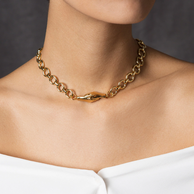 mle-jewelry-the-gentlewomans-agreement-necklace-gold-model-choker.webp