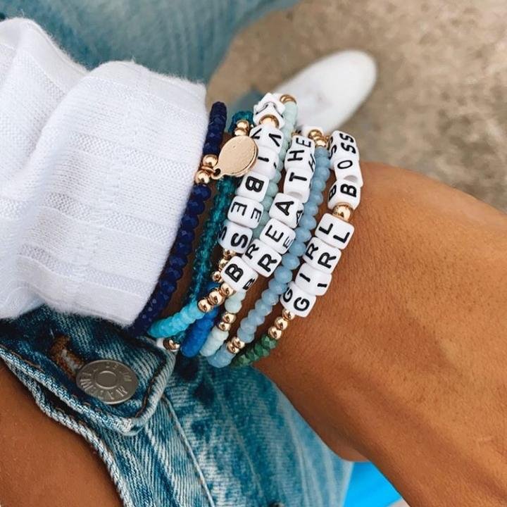 Custom Clothing & Accessories - Guide for Journalists - Press Hook