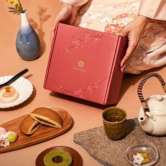 Sakuraco Monthly Box