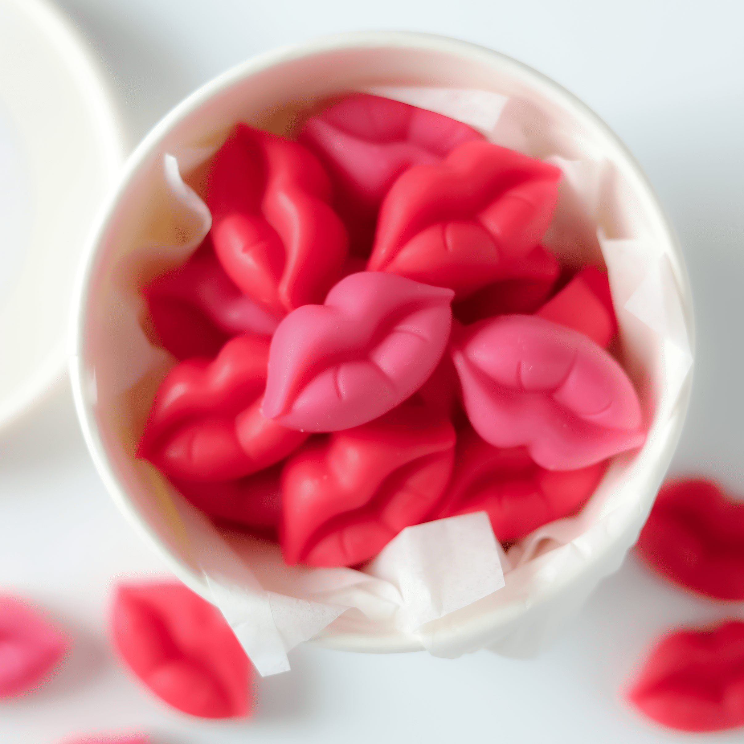 Kiss & Tell Wax Melts – Lip-Shaped, Romantic Cinnamon Vanilla Scent